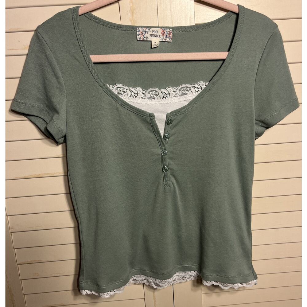 Pink Republic Short Sleeve Lace Trim Top Cotton Sage Green Junior’s Size Medium